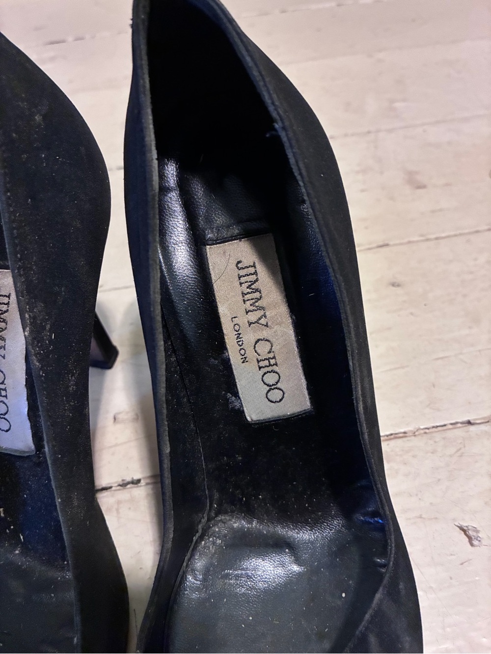 Jimmy Choo Classic Black Pointed-Toe Women’s Pumps - Picture 3 of 5